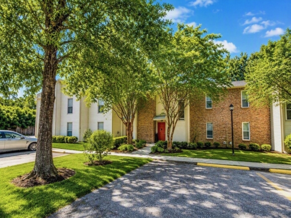 207 Parkview Blvd